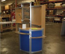 10' x 10' Euro LT | Hybrids Display LTK-5013 with MOD-1167 Pedestal -- Image 1